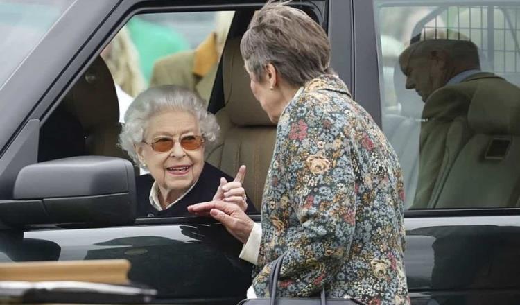 Reaparece reina Isabel II en evento ecuestre en Windsor