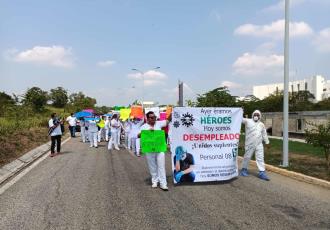 Trabajadores del IMSS exigen basificación; dicen que son "héroes desempleados"