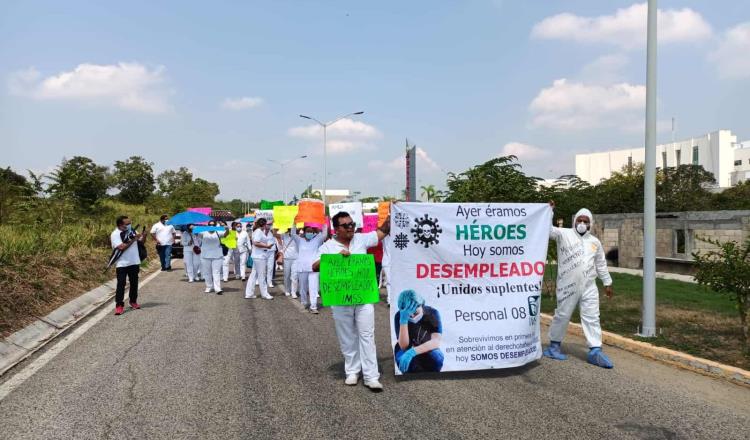 Trabajadores del IMSS exigen basificación; dicen que son “héroes desempleados”