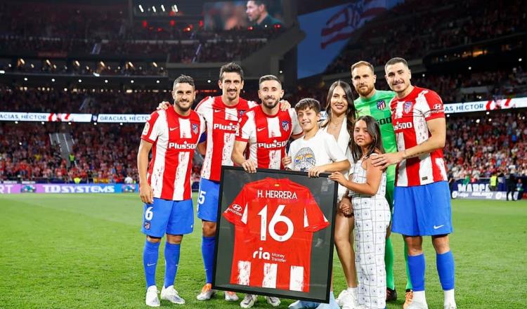 Homenajea Atlético de Madrid a Héctor Herrera y Luis Suárez como despedida