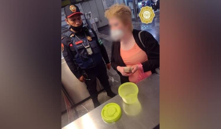 Mujer pierde el “tupper” en Metro de CDMX… con dinero