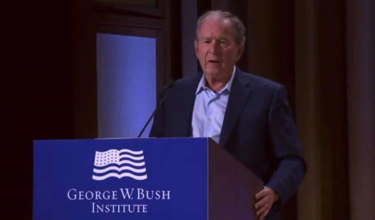 Confunde Bush la invasión de Ucrania con la de Irak; dijo que era “injustificada”