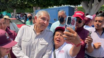 Vitorean ´¡presidente!´ a Adán Augusto López durante su visita a Hidalgo