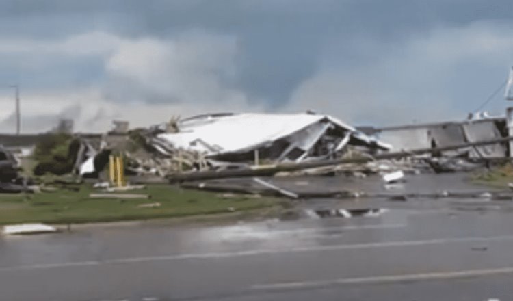 Tornado en Michigan deja 2 muertos y más de 40 heridos; daños son incalculables 