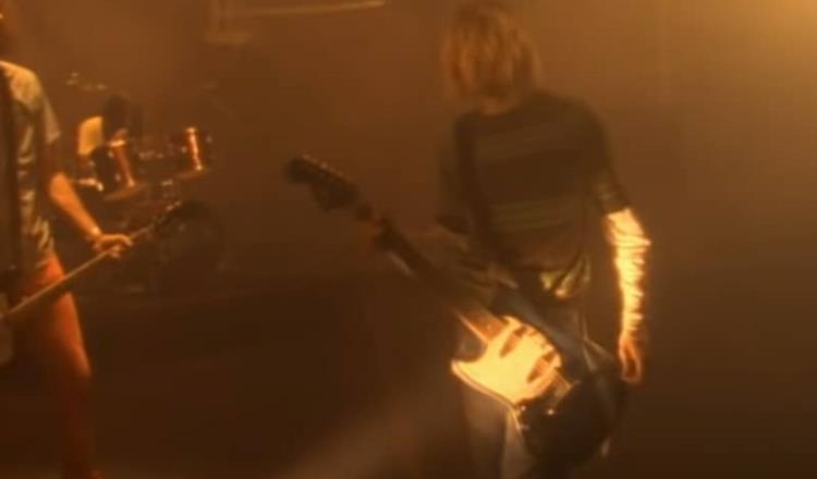 Subastan guitarra de Kurt Cobain en 4.5 millones de dólares