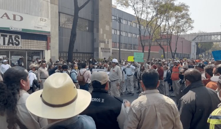 Protestan petroleros en CDMX por incumplimientos al contrato colectivo de trabajo