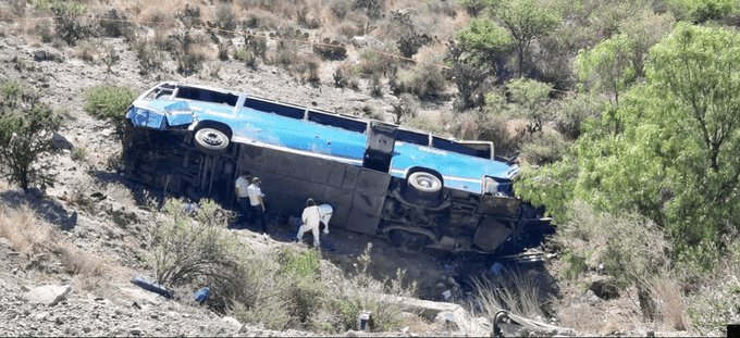 Fallecen indocumentados en volcadura en la SLP-Zacatecas