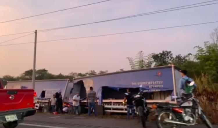 Rapiñan tráiler que transportaba cerveza en la Villahermosa-Cárdenas