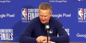 ¡Ya basta!, coach de los Warriors da impactante discurso sobre el tiroteo en Texas