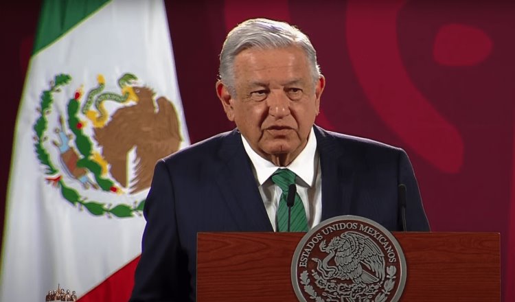 Acusa López Obrador “boicot” en su contra en el AICM