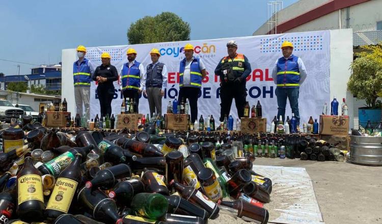 Destruyen 4 toneladas de cerveza y otras bebidas en Coyoacán, CDMX