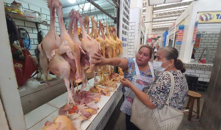 Se dispara el precio del pollo y la gallina… en el Pino Suárez