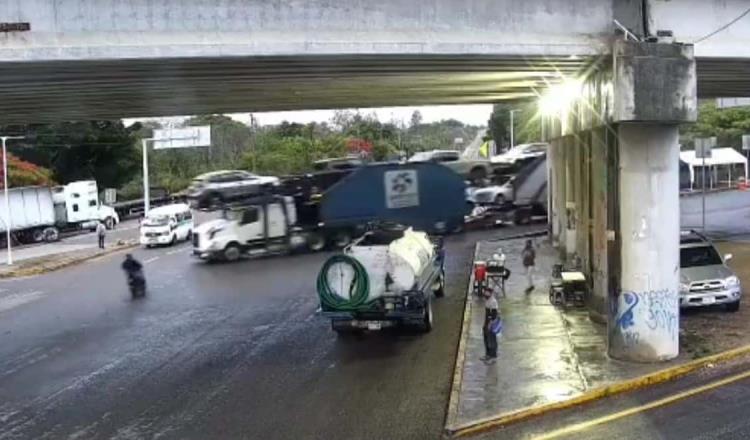 Se impacta motociclista contra camión ‘cigüeña’ en Tuxtla Gutiérrez