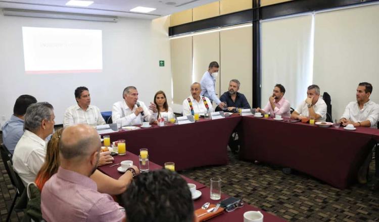 Se reúne Adán Augusto con empresarios en Quintana Roo