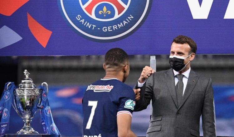 Emmanuel Macron admite que aconsejó a Mbappé continuar en el PSG