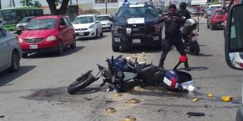 Patrullaba avenida Universidad en motocicleta y lo atropellan