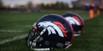 Dueños de Walmart compran a los Broncos de Denver de la NFL