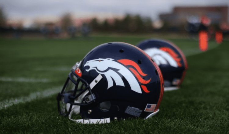 Dueños de Walmart compran a los Broncos de Denver de la NFL