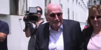 Joseph Blatter comparece en juicio por corrupción; asegura que pagos a Platini fueron justos