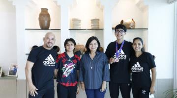 Recibe alcaldesa de Centro a taekwondoínes tabasqueños que representaron a México en competencia mundial