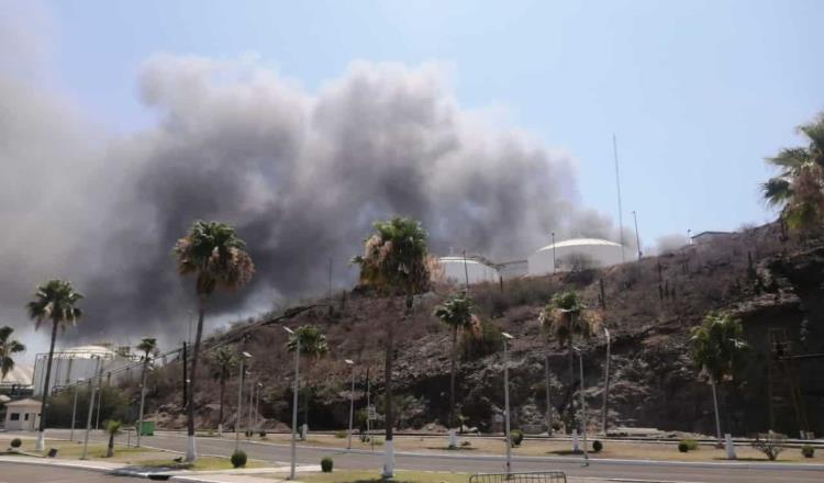 Arde Sistema Portuario Nacional en Guaymas, Sonora