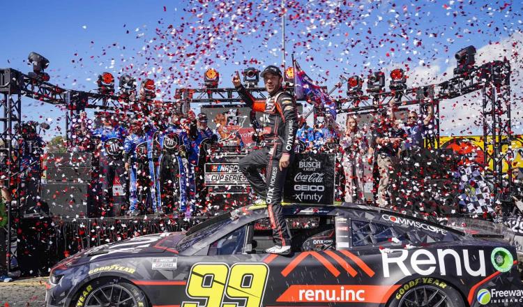 Daniel Suárez es el primer mexicano en ganar una carrera de la Copa NASCAR Series