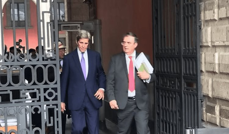 Reunión entre Kerry y AMLO, un paso más a un futuro de energía verde: Ken Salazar