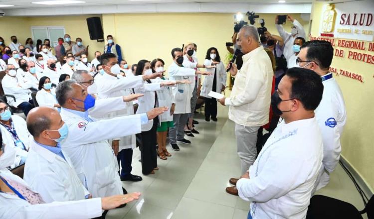 Rinde protesta nueva Mesa Directiva de la Sociedad Médica del Hospital Rovirosa