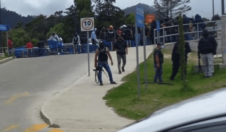 Hombres armados provocan pánico en San Cristóbal de las Casas, Chiapas