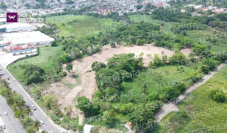 Limpian terreno donde se tiene previsto edificar el Hospital Rovirosa