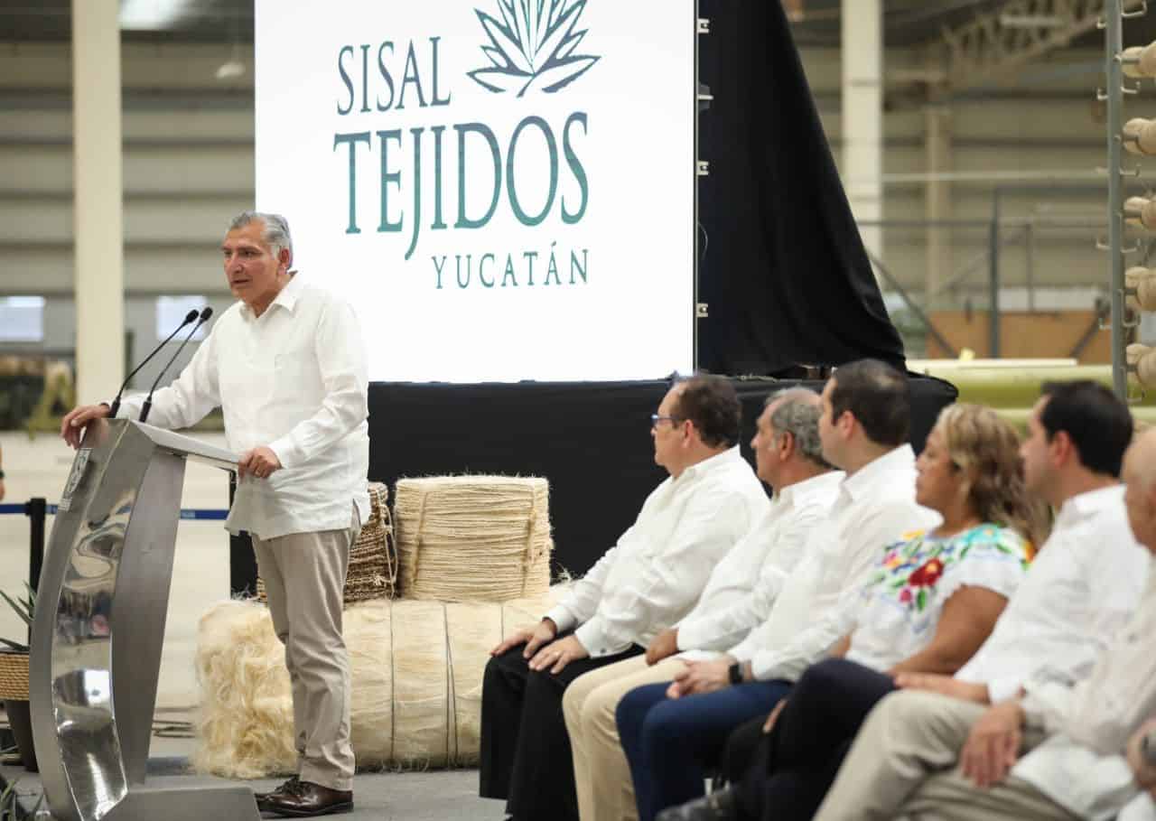 Inauguran Adán Augusto López y gobernador de Yucatán fábrica “Sisal Tejidos”, única en AL