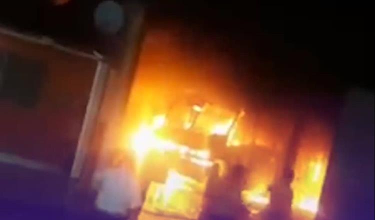 [VIDEO] Se queman 7 camiones de transporte público en Comalcalco