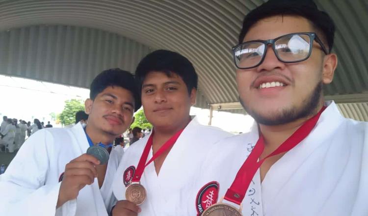 Arrasan tabasqueños con medallas en la V Copa de Karate celebrada en Campeche