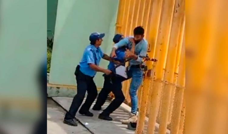 [VIDEO] Guardias del Tecnológico de Villahermosa golpean a presunto estudiante