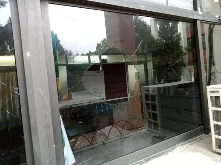 Normalistas causan destrozos en la Secretaría de Educación de Chiapas