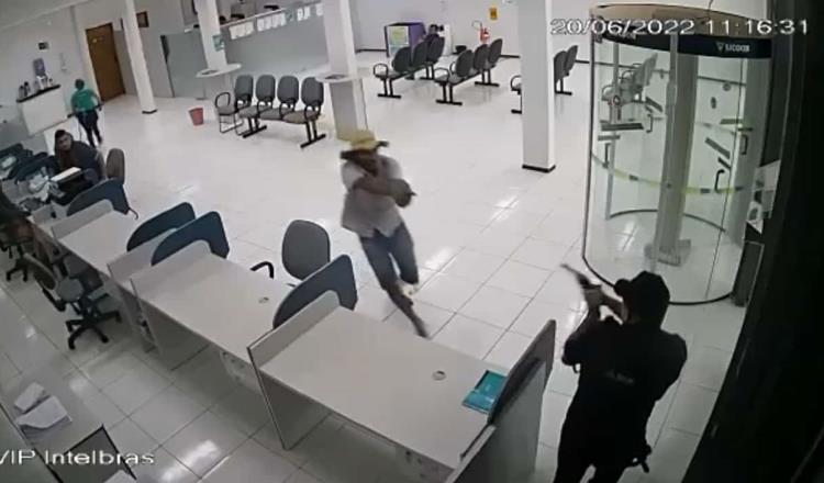 Ladrón muere desangrado en frustrado asalto a un banco en Brasil