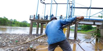 Botellas, ramas y bolsas se atoran en planta de captación Villahermosa