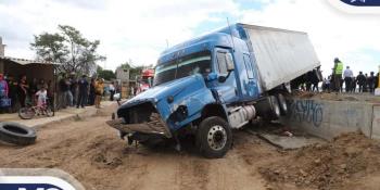 Captan en video balacera y persecución a un tráiler en la México-Pachuca