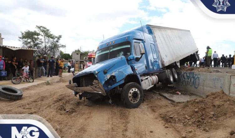 Captan en video balacera y persecución a un tráiler en la México-Pachuca