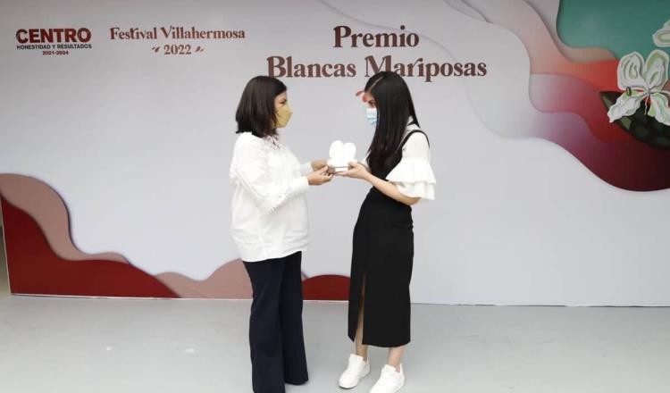 Entregan premio Blancas Mariposas a la chef Gaby Ruiz