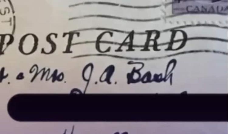 Mujer de NY recibe postales enviadas por su madre ya fallecida