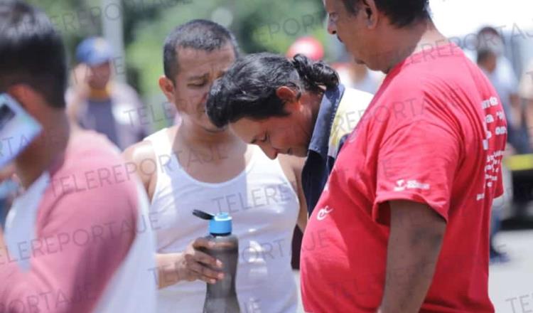 Es una desgracia, familiares llegan al accidente de la carretera Villahermosa-Frontera