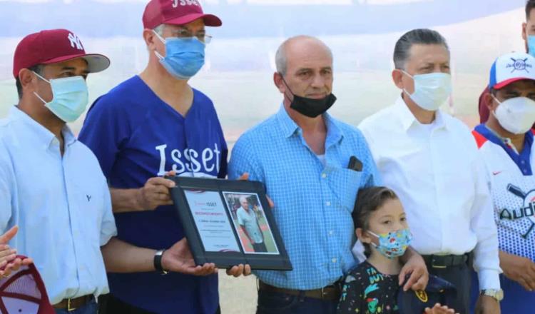 Homenajean a Ángel Guzmán y al ‘Chamaco’ Leyva en torneo de softbol del ISSET