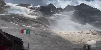 Mueren 6 personas tras desprendimiento de glaciar en Italia