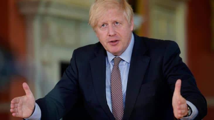 Renuncian 18 integrantes del gabinete de Boris Johnson