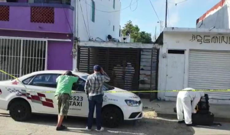 Muere taxista en la entrada de su casa en Gil y Sáenz