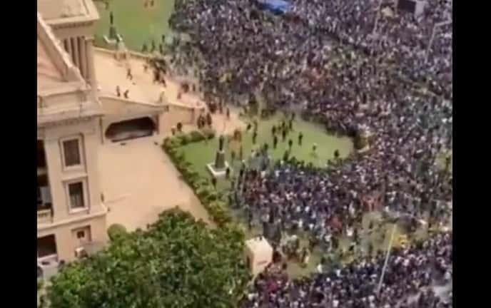 [VIDEO] Manifestantes irrumpen en casa del presidente de Sri Lanka