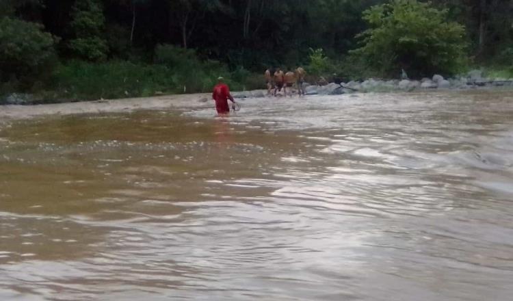 ¡Tragedia en Teapa! Golpe de agua ahoga a madre de familia; hija está desaparecida