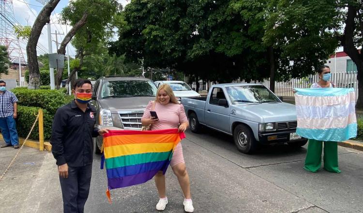 Colectivos LGBT bloquean Usumacinta; acusan discriminación y llaman asesino al fiscal