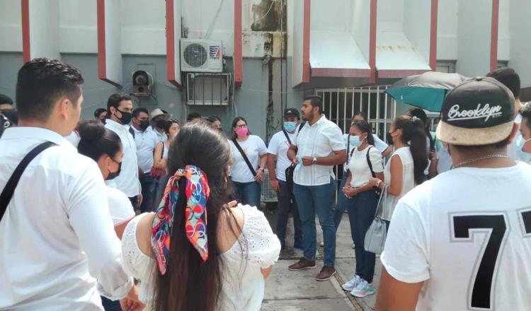 Con protesta en FGE, estudiantes de la UJAT piden justicia por alumno asesinado